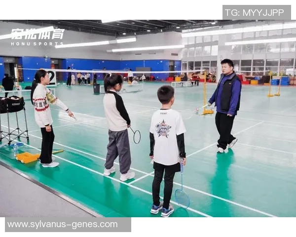 小学生篮球羽毛球双项训练提升运动能力与团队合作精神的探索与实践